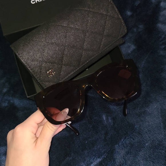 Chanel authentic sunglasses - Picture 2 of 6